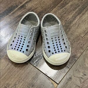 Native Kids Water Shoes in sparkly Light Gray